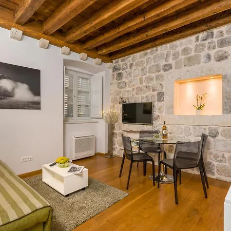 Nije Presa Apartment *